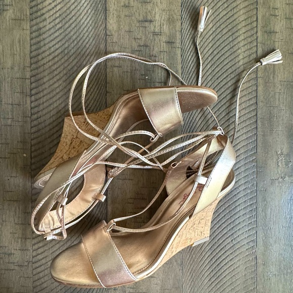 Lilly Pulitzer Wedge LaceUp Leather Sandal|Metallic|Flecked Cork Heel|Size 8|EUC - Picture 3 of 9